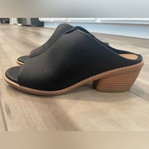 Euro soft Caelyn Slide Sandal - Black and tan - Size 6.5